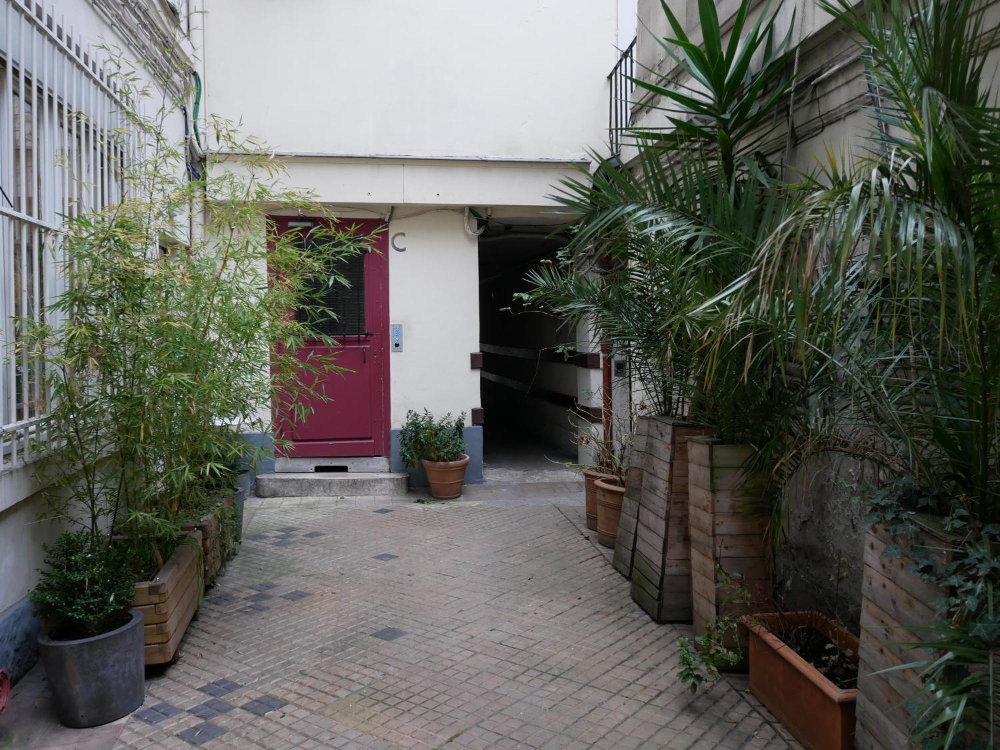 Brand New Studio In Central Near Opera
